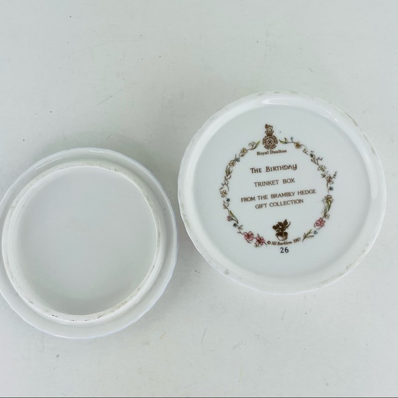 From the Brambly Hedge Gift Collection - Birthday Trinket Dish - Royal Doulton - Picture 7 of 8